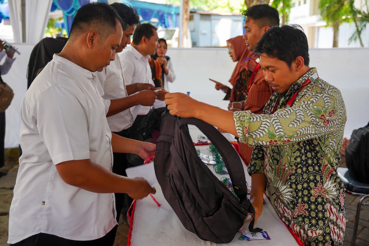 Foto 4 dari 7: Duh! Peserta Tes CPNS/PPPK Kedapatan Bawa Jimat Hingga Contekan Jelang Masuk Ruang Ujian