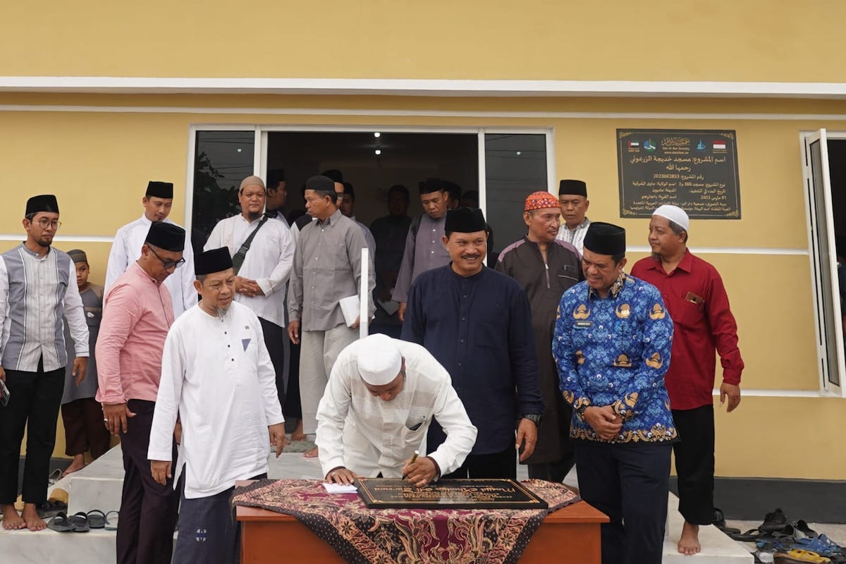 Foto 3 dari 9: Safari Salat Jumat di Wilayah Taman, Wali Kota Maidi Sekaligus Resmikan Masjid Khadija Al Zarouni
