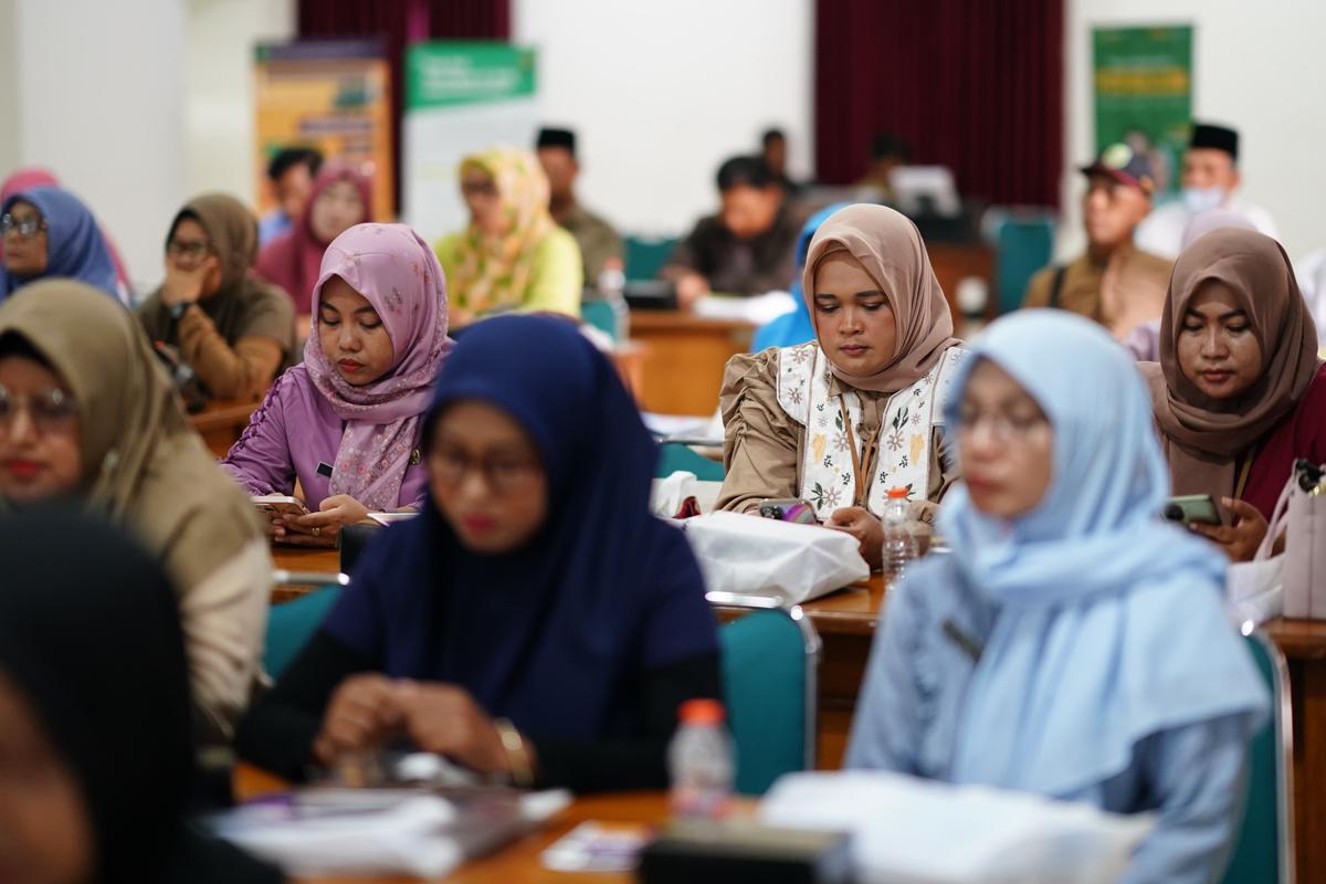Foto 6 dari 11: Berbatasan Langsung dengan Masyarakat, Pemkot Madiun Bekali Modin dan Kepala Seksi Pemberdayaan Melalui Penyuluhan Hukum