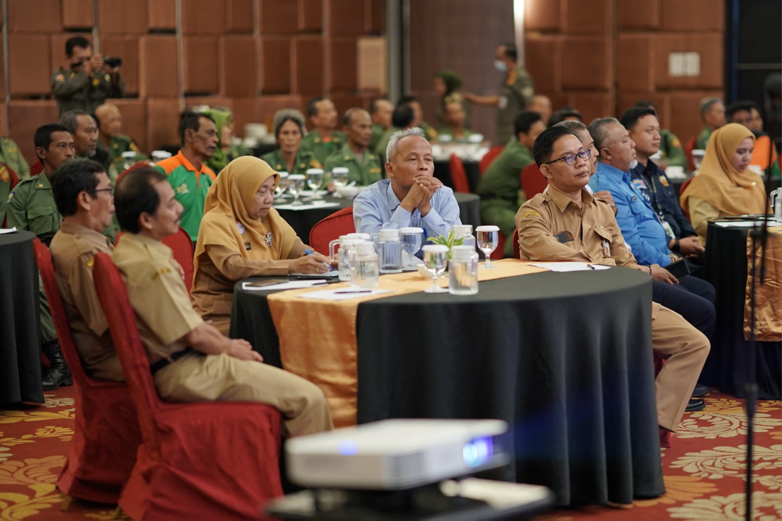 Foto 6 dari 8: Wali Kota Ajak Linmas Perangi Penyebaran Barang Kena Cukai Ilegal