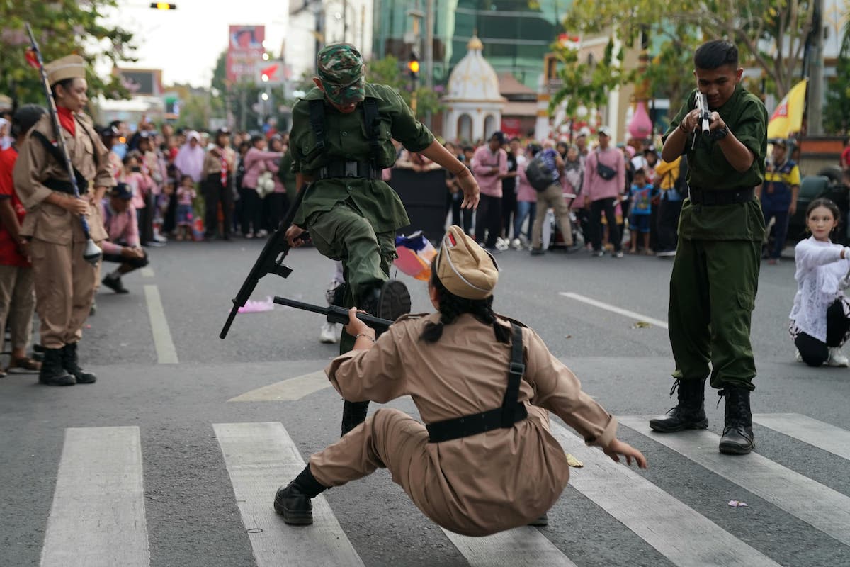 Foto 6 dari 9: Parade Senja 2023 Berakhir, SMPN 12 Terbaik Kategori Drumband-SMKN 2 Terbaik Kategori PBB Kreasi