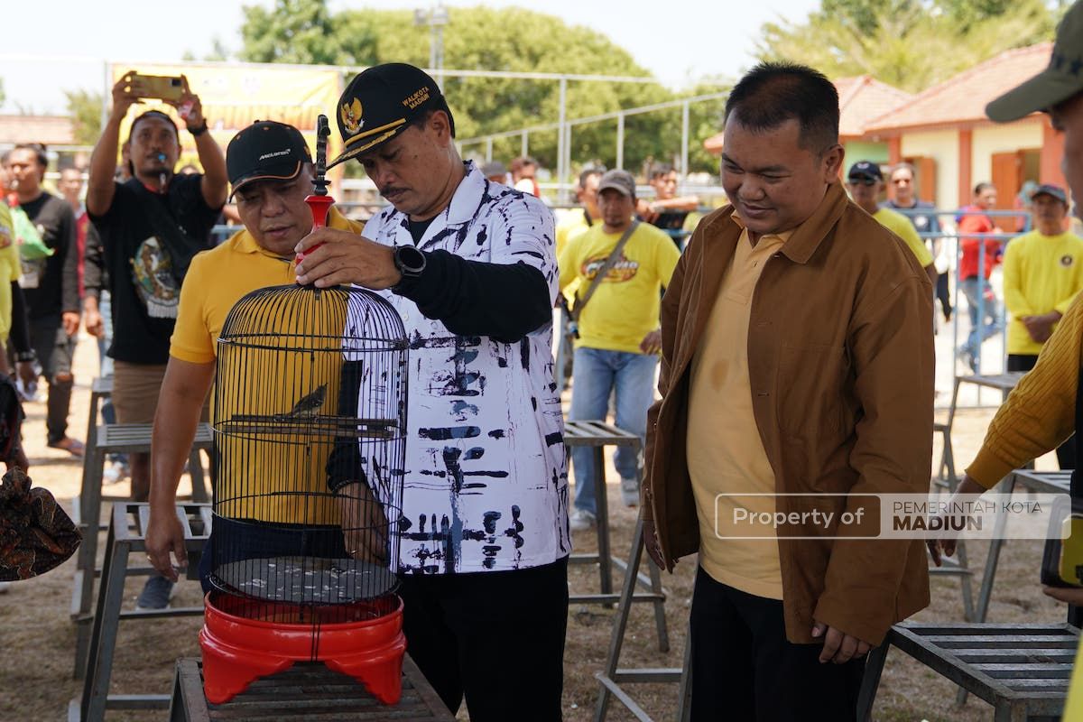 Foto 7 dari 9: Hadiri Lomba Burung Berkicau, Wali Kota Apresiasi Panitia Turut Ramaikan Lapak Mojorejo