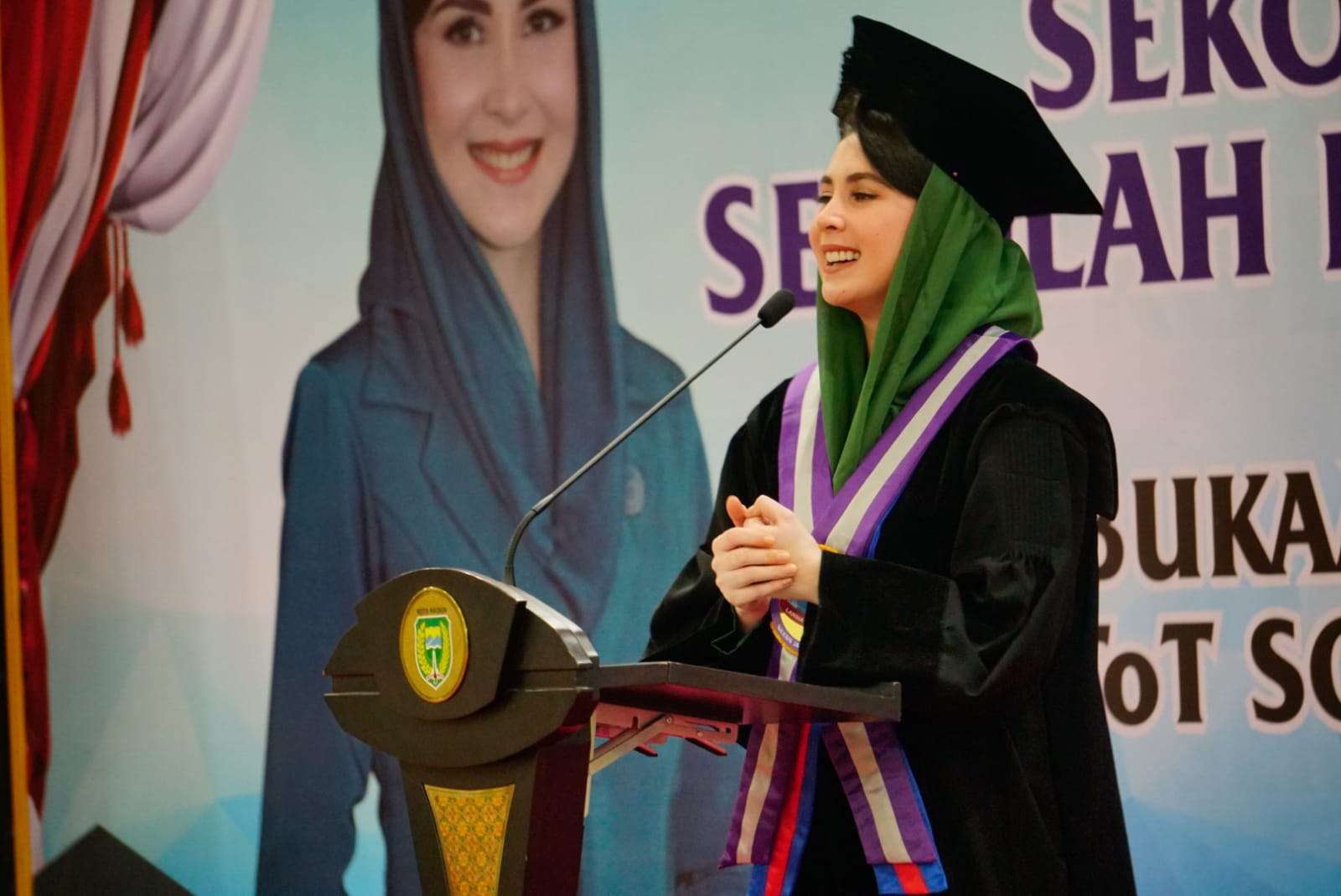 Foto 3 dari 11: Selesaikan Pendidikan SOTH dan Selantang, Emak-Emak dan Lansia Laksanakan Wisuda
