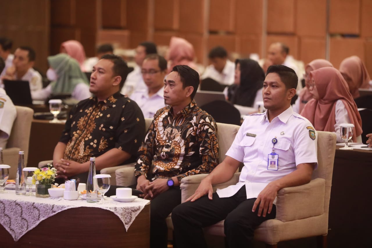 Foto 9 dari 11: Tingkatkan Kapasitas Perangkat Kelurahan dalam Pengisian Prodeskel dan Epdeskel, Pemkot Gelar Bimtek