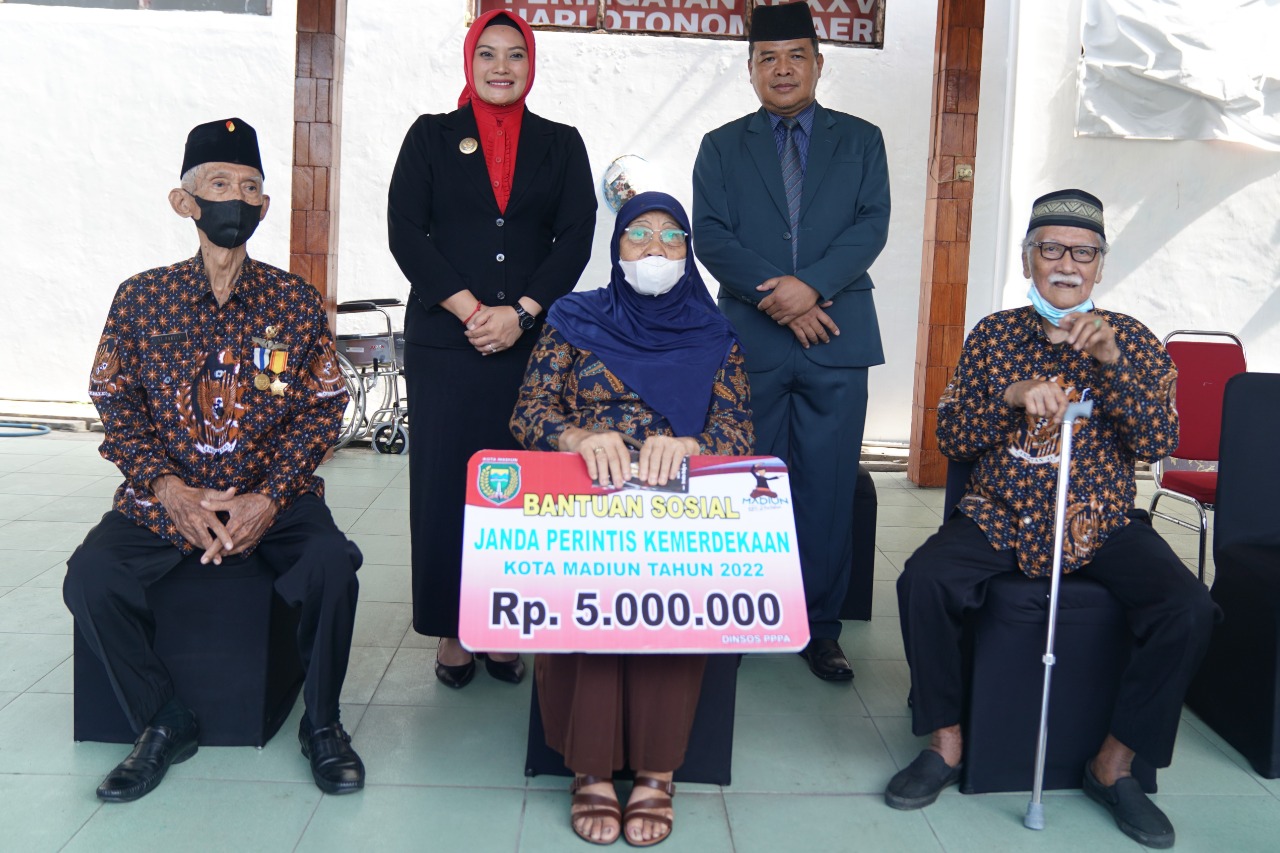 Foto 10 dari 10: Peringati Hari Pahlawan, Mensos Ajak Masyarakat Lanjutkan Perjuangan Isi Kemerdekaan