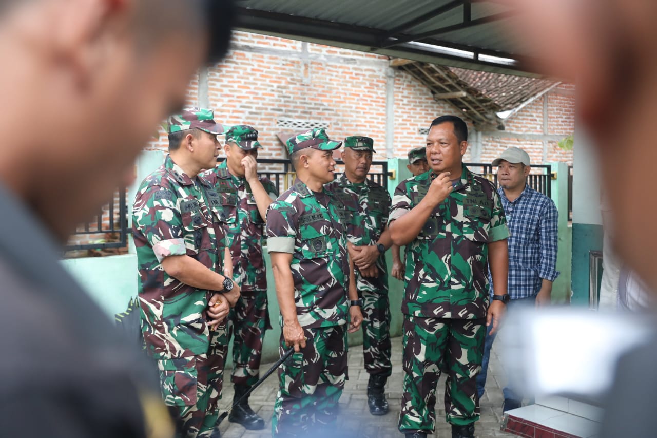 Foto utama berita: Berkunjung ke Madiun, Pangdam V/Brawijaya Cek Sasaran Karya Bakti Skala Besar TNI