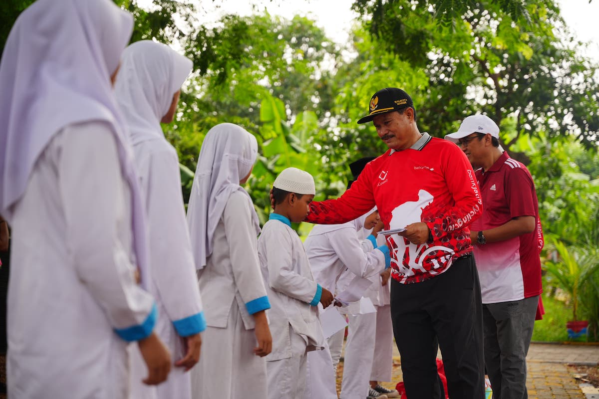 Foto 6 dari 8: Gowes Bersama Bank Jatim Mataraman, Wali Kota Apresiasi Upaya Jaga Kesehatan Karyawan