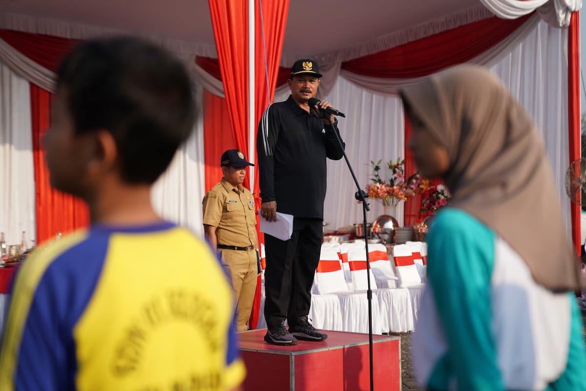 Foto 8 dari 9: Aksi Nyata GNRM, Wali Kota Pimpin Pencanangan Program 1 Siswa 1 Pohon