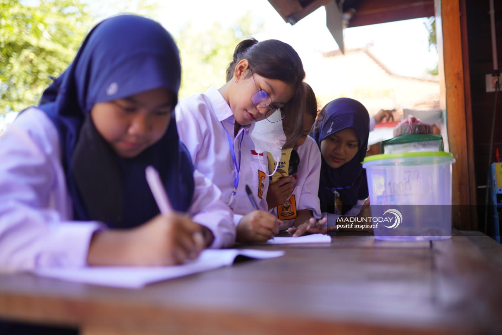 Foto 4 dari 9: Tak Hanya Lingkungan Sekolah, MPLS SMPN 1 Juga Kenalkan Lapak UMKM Kota Pendekar
