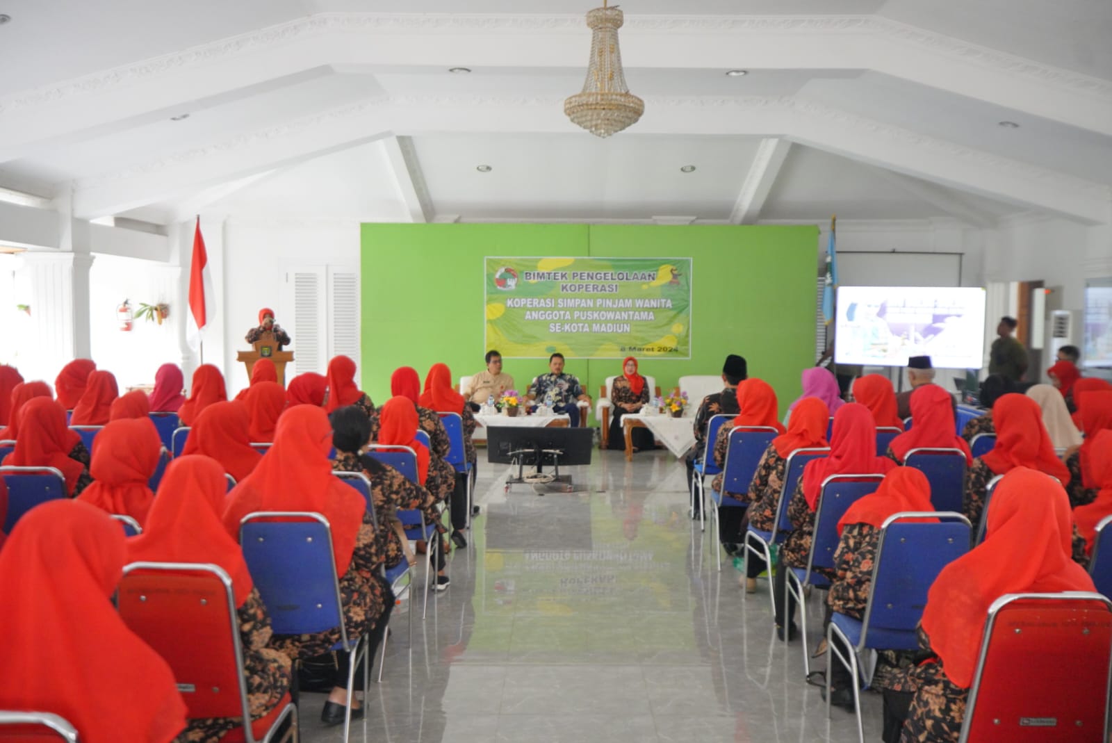 Foto 1 dari 8: Gelar Bimtek Pengelolaan Koperasi, Wali Kota Harap Koperasi Optimal Berikan Pelayanan