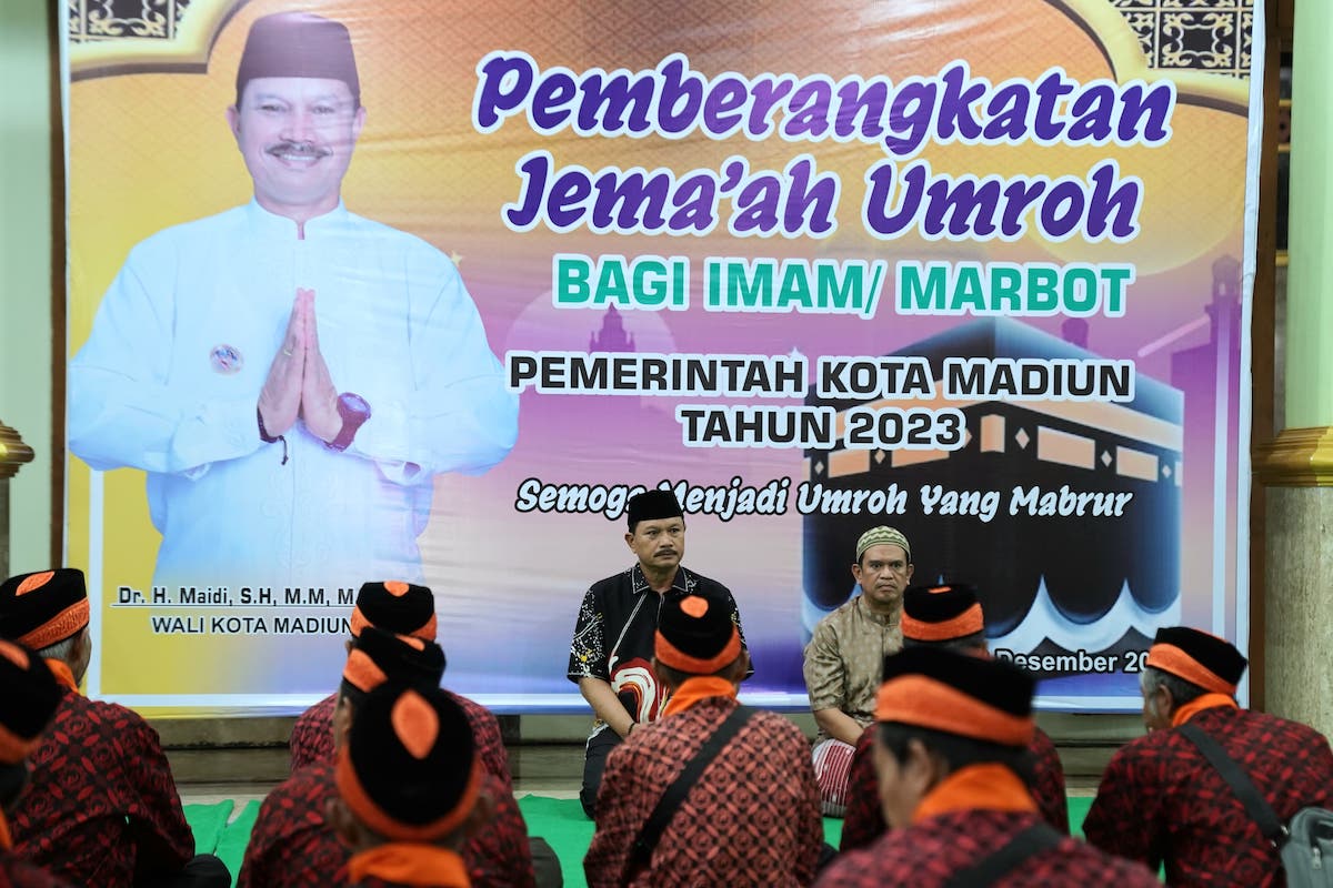 Foto 9 dari 9: Berangkatkan Marbot dan Imam Masjid Ibadah Umrah, Wali Kota Harap Jadi Sarana Peningkatan Keimanan Jamaah
