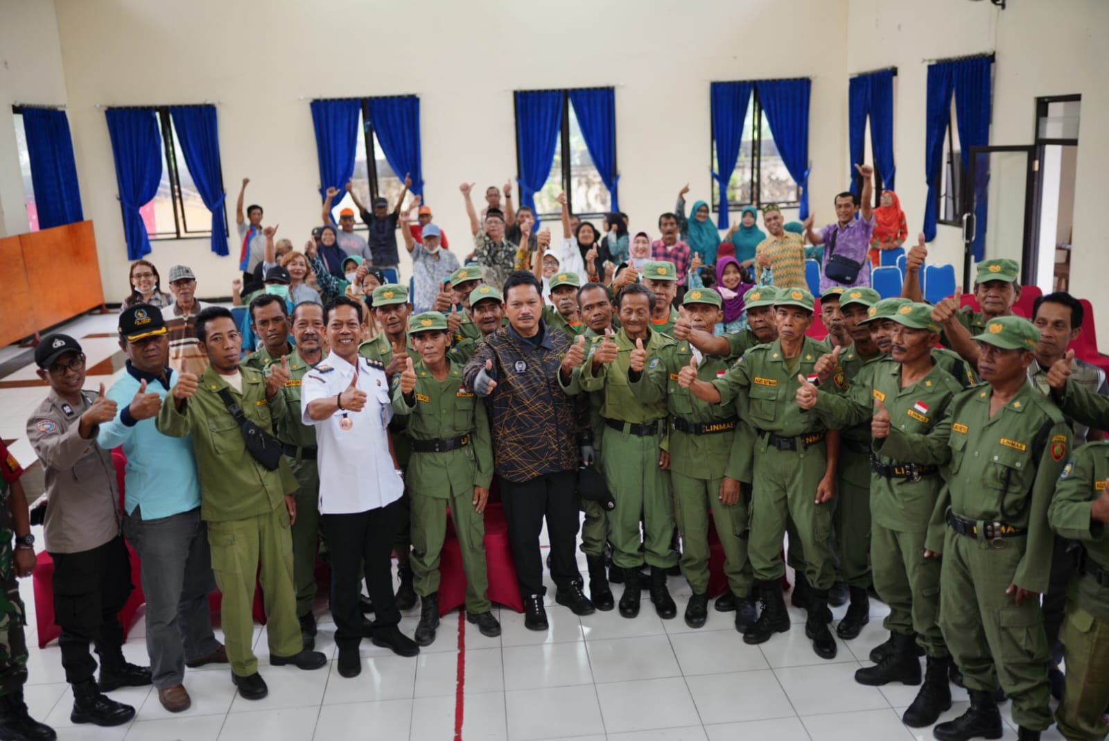 Foto 11 dari 11: Gowes Tiga Kelurahan, Wali Kota Kumpulkan PR Pembangunan Hingga Ke Gang Kecil