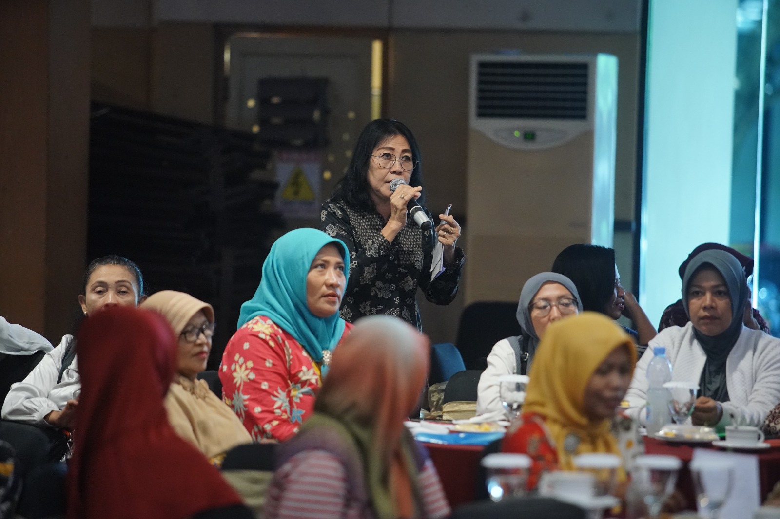 Foto 7 dari 10: Hadiri Penyuluhan Hukum Terpadu Bagi Warga Manguharjo, Wali Kota Jelaskan Pentingnya Sadar Hukum