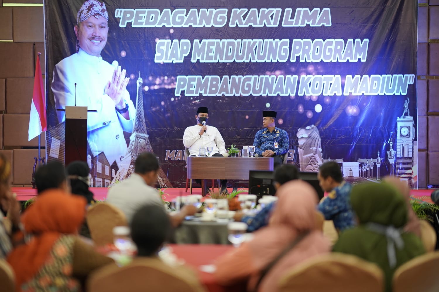 Foto utama berita: Pembinaan PKL, Wali Kota: PKL Kita Tata Seperti di Negara Maju