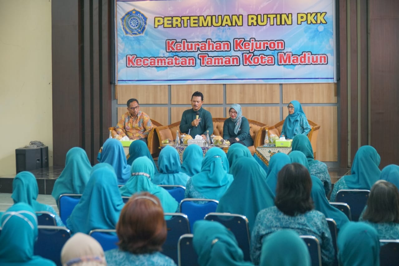 Foto 2 dari 9: Bertemu TP PKK Kelurahan Kejuron, Wali Kota Pesan Perkuat Sinergi