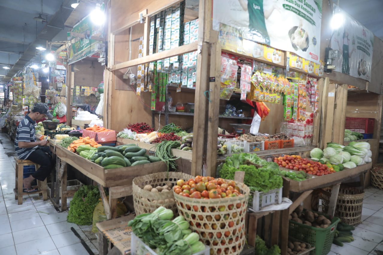 Foto 3 dari 7: Jawab Keluhan Pedagang Pasar Tradisional, Wali Kota Beri Diskon Sewa Kios 60 Persen Tahun Ini