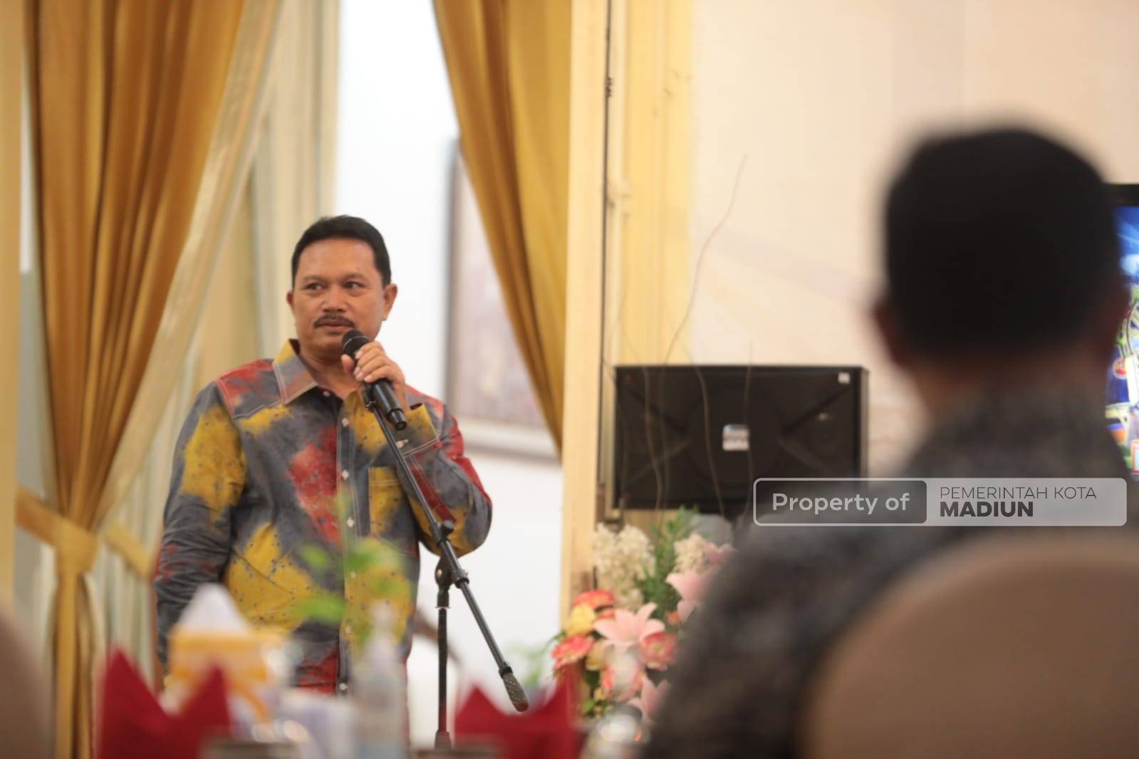 Foto 6 dari 13: Sambut Pensiunan Pemprov Jatim, Wali Kota Ajak Keliling Lihat Keindahan Kota