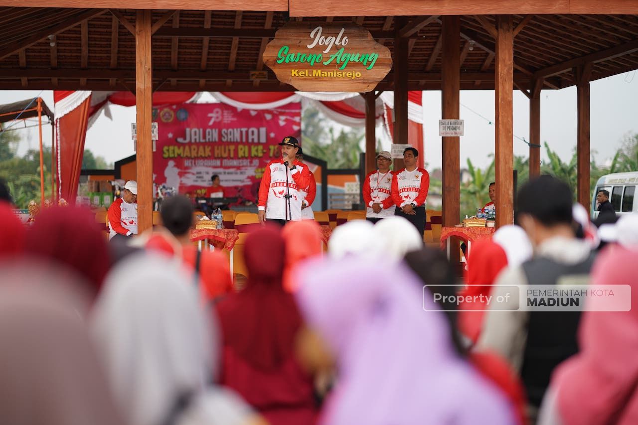 Foto utama berita: Wali Kota Berangkatkan Jalan Sehat Warga