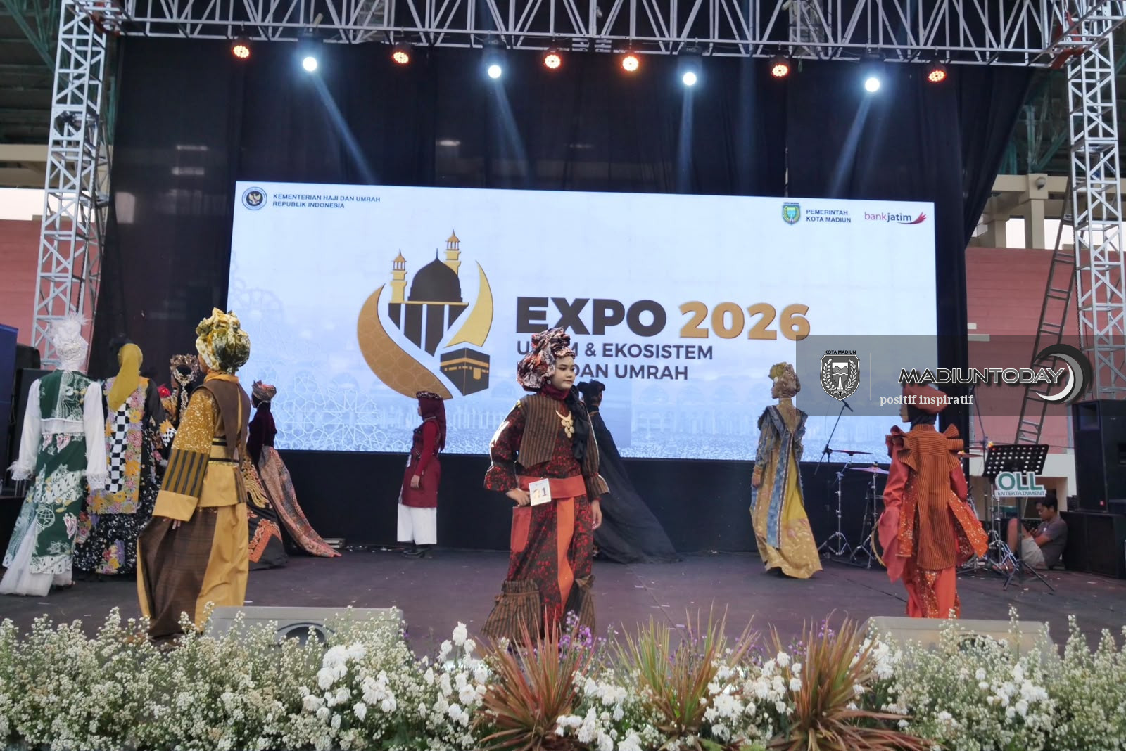 Foto 11 dari 15: Berbalut Gaya Islami, Batik Nusantara Sukses Curi Perhatian di Panggung Expo 2026 UMKM & Ekosistem Haji dan Umrah