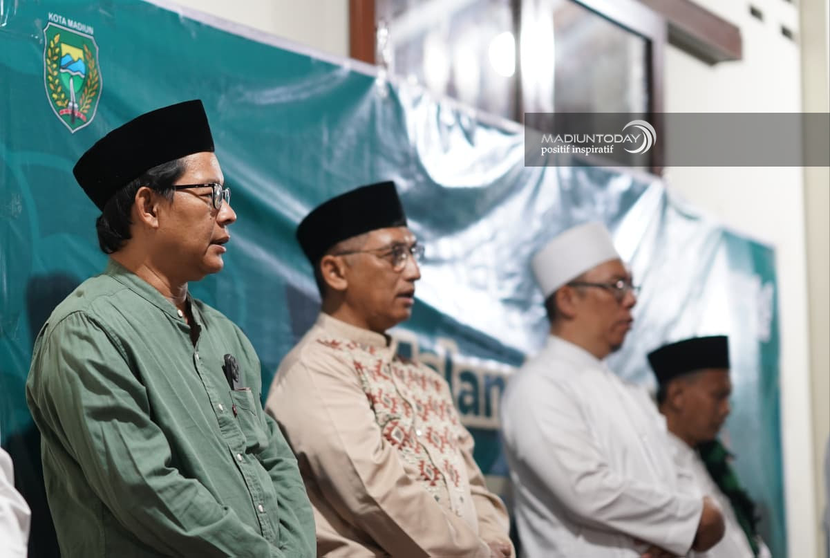 Foto 10 dari 33: Kesenian Klasik Gembrungan Hidupkan Malam Manggulan Grebeg Maulud Kota Pendekar