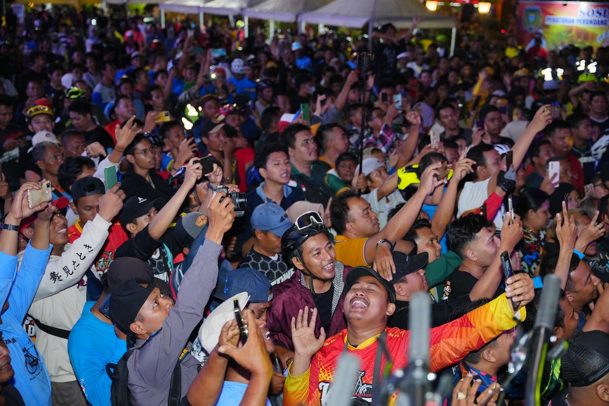 Foto 12 dari 23: Beragam Keseruan Gowes Malam, Wali Kota Apresiasi Antusiasme Masyarakat