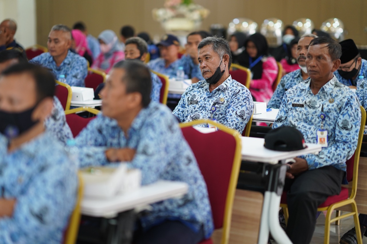 Foto 8 dari 10: Buka Pelatihan Juru Timbang dan Reparatir, Wali Kota Harap Petugas Kerja Ikhlas dan Cerdas