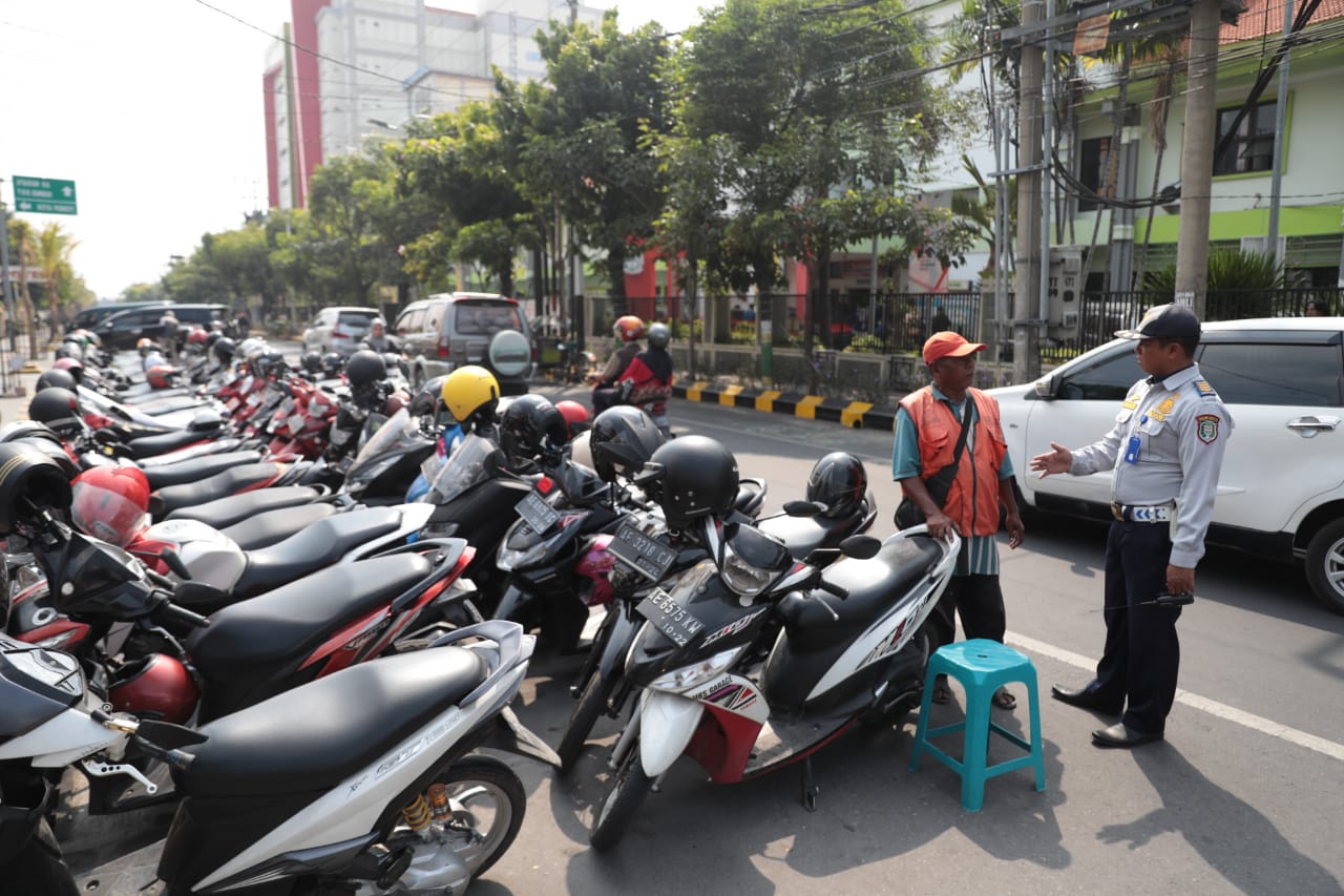 Dishub Ingatkan Jukir Agar Tak Nakal Soal Tarif Parkir