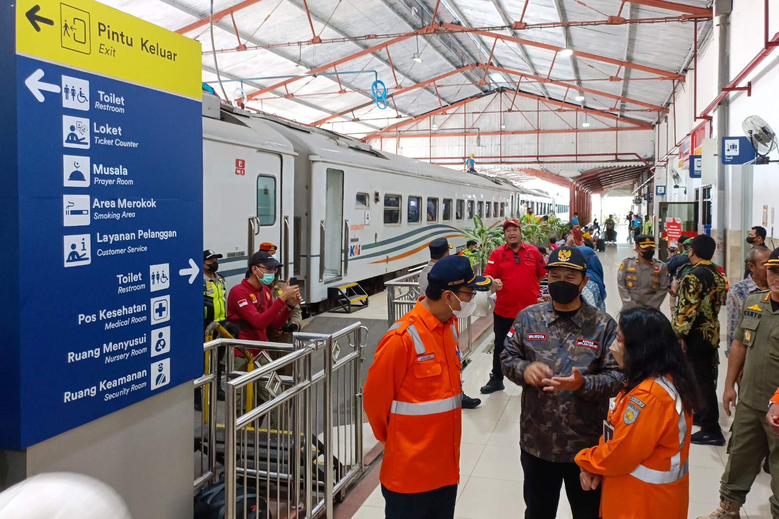Foto 10 dari 10: Jamin Kesiapan Lintas Sektor Hadapi Lebaran, Wali Kota Cek Sejumlah Obyek Vital