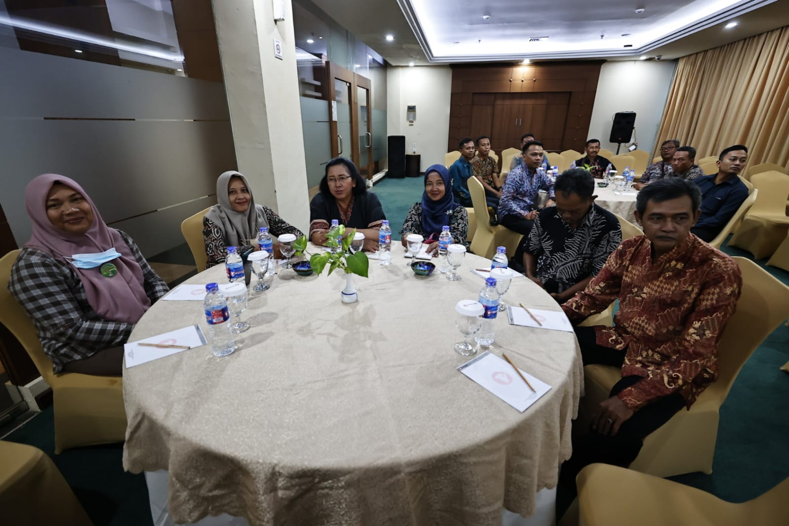 Foto 9 dari 12: Belajar Pengelolaan Lingkungan Skala Internasional, Wali Kota Hadirkan Narasumber Dari Singapura