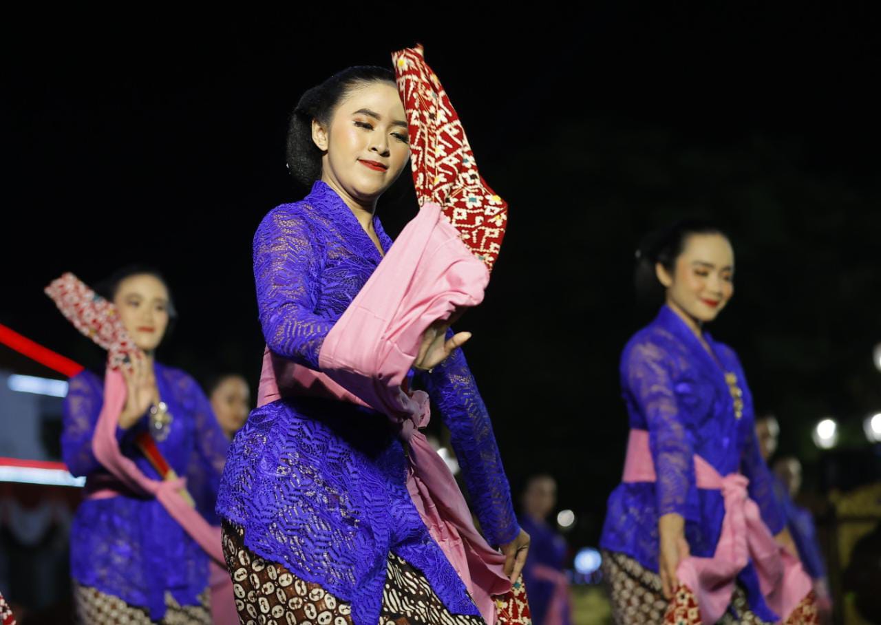 Foto 10 dari 10: Ada Bule Jerman di Muhibah Budaya, Kota Madiun Makin Sering Dikunjungi Turis Mancanegara