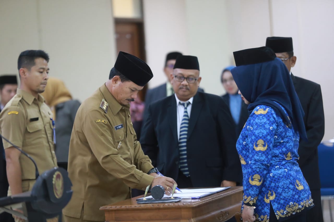 Foto 5 dari 16: Pengambilan Sumpah Jabatan dan Pelantikan PPPK, Wali Kota Dr. Maidi: Apa yang Diucapkan Harus Dijalankan