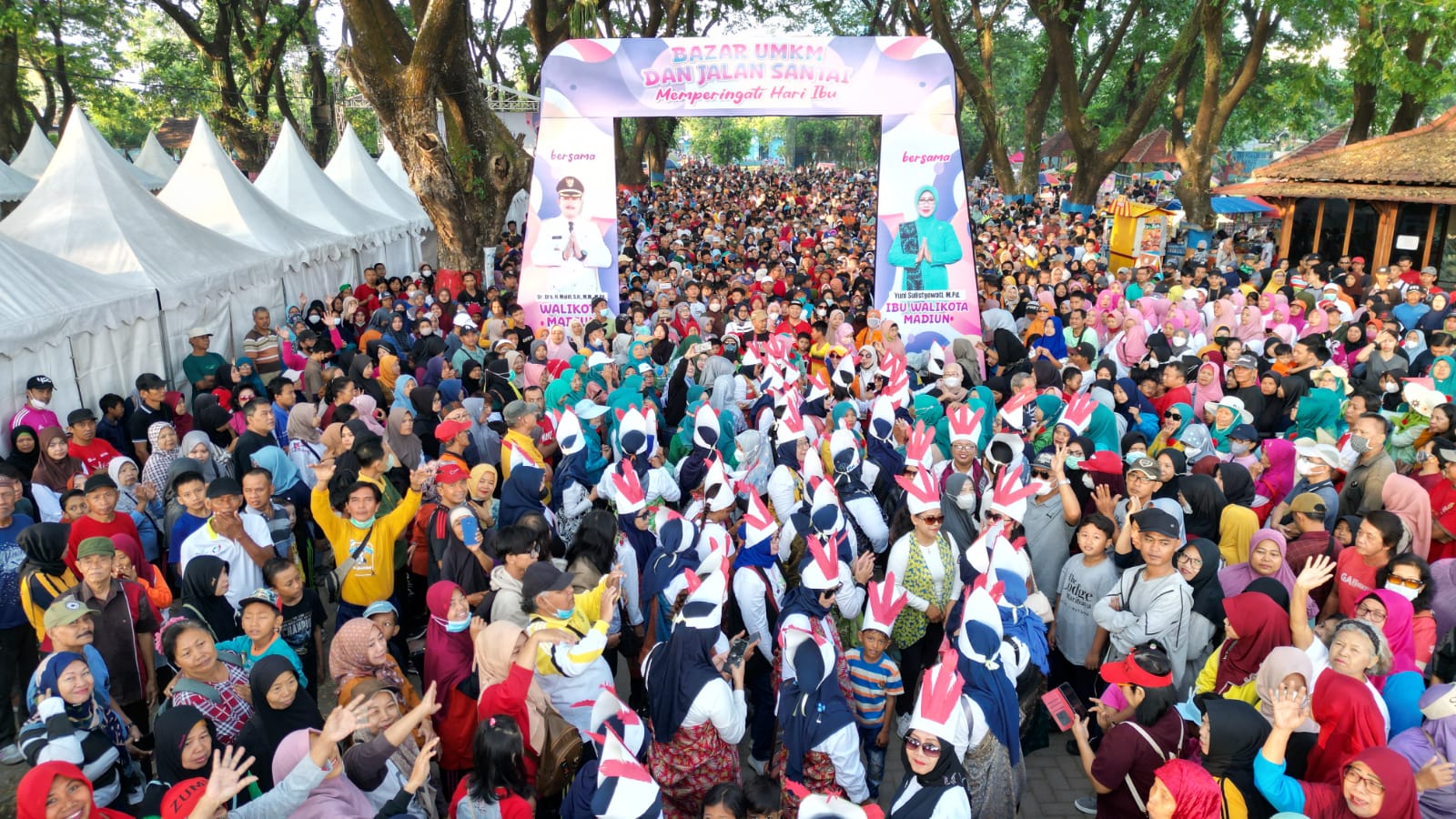 Jalan Santai Bersama Warga Taman, Wali Kota : Perayaan Ini Untuk Masyarakat