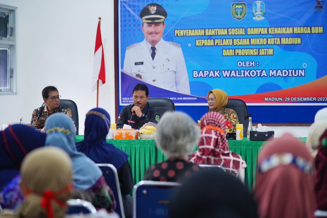 Salurkan Bantuan Akibat Kenaikan BBM Kepada Pelaku Usaha Mikro, Wali Kota: Ini Digunakan untuk Usaha
