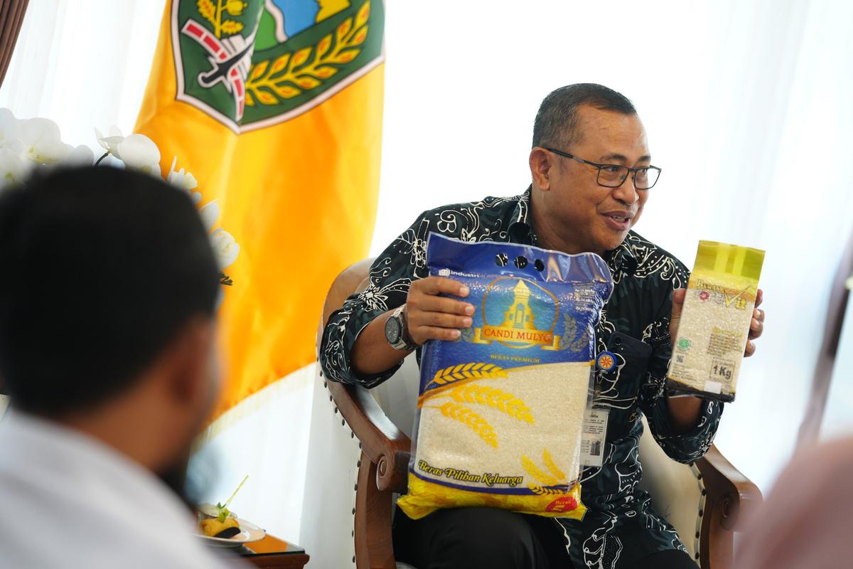 Foto 3 dari 8: Pj. Wali Kota Terima Audiensi Dari Bulog, Bahas Stabilitas Pangan dan Pengenalan Produk
