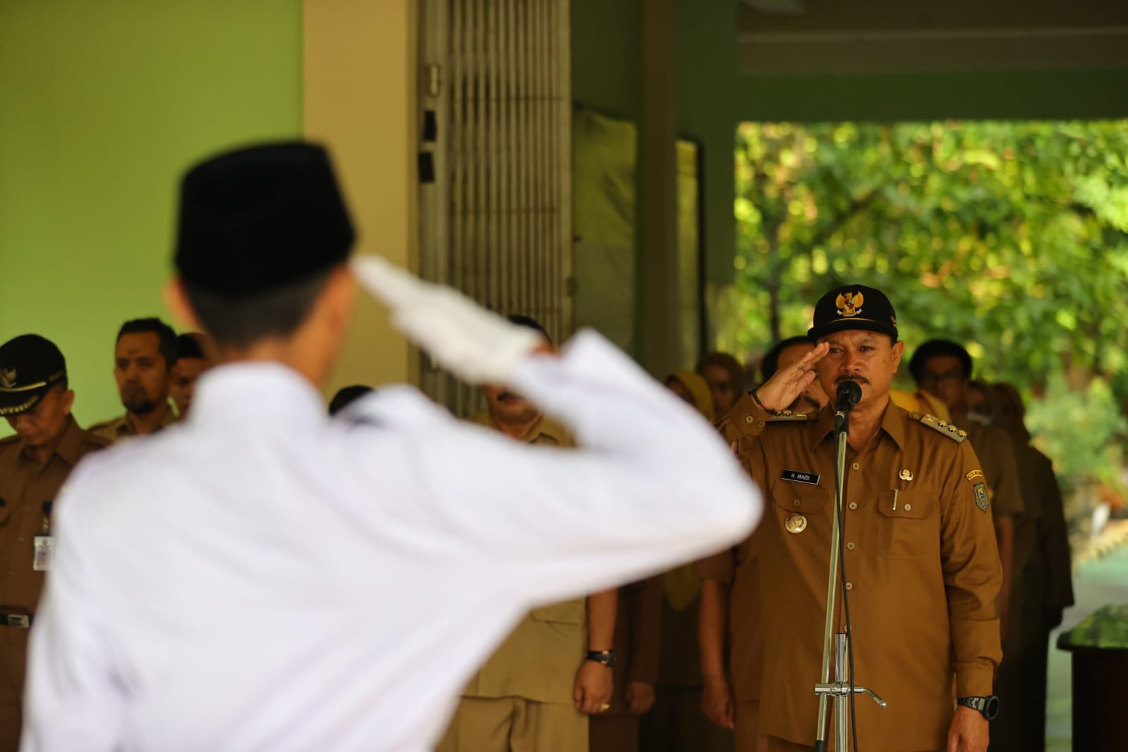 Foto 1 dari 8: Jadi Pembina Upacara di SMAN 6, Wali Kota: Ilmu Pendidikan Akan Menjadi Pelindung ke Depan