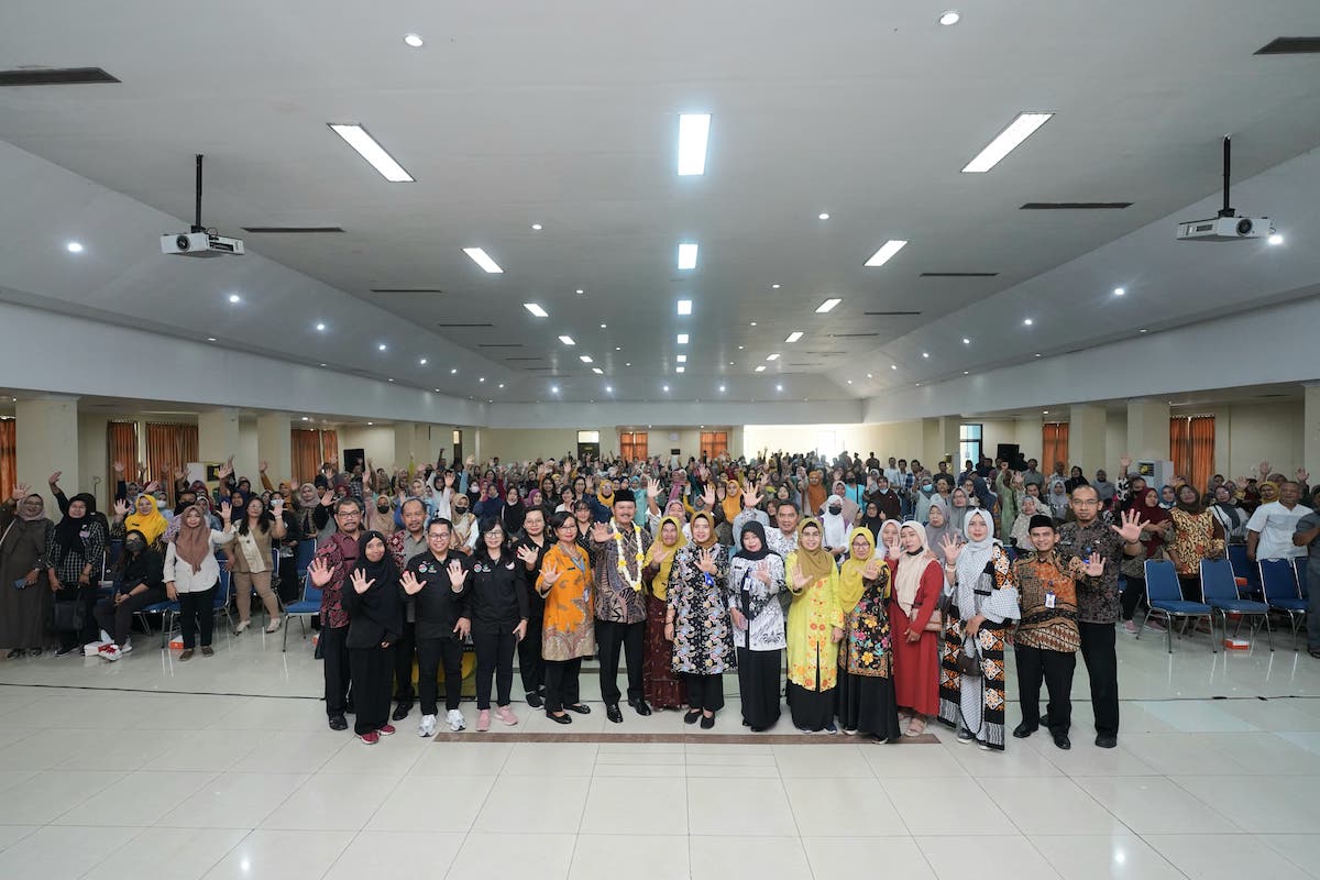 Foto 8 dari 9: Isi Seminar Parenting SMPN 13, Wali Kota Beri Pengarahan Bagi Orang Tua Siswa