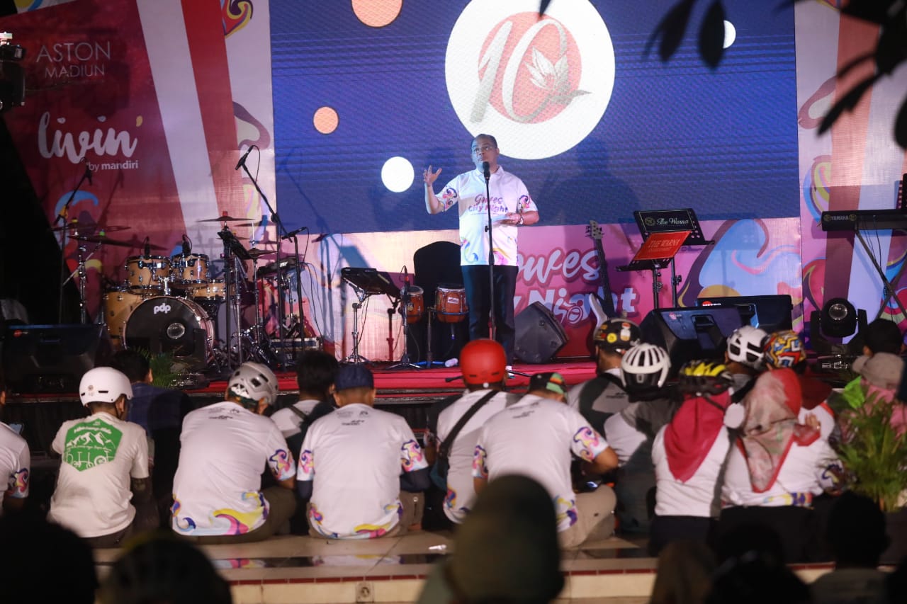 Foto 9 dari 11: Tak Hanya Peringati Hari Jadi, Gowes City Night Jadi Ajang Olahraga dan Promosi Kota