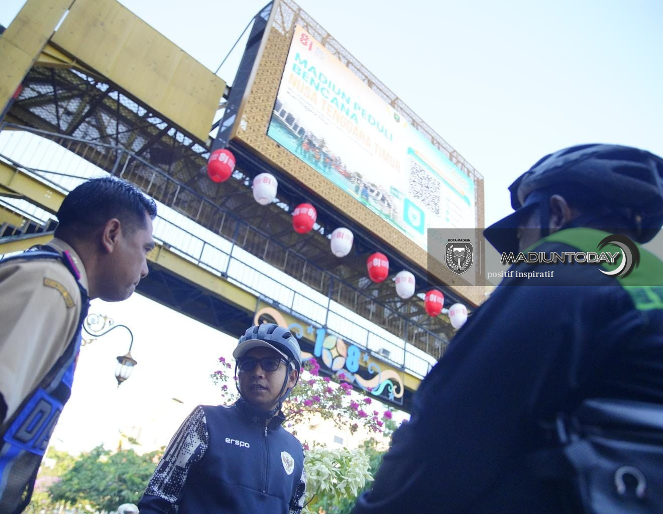 Jembatan Penyeberangan Orang Depan Plaza Lawu Bakal Dilepas, Pedestrian Sisi Barat Juga Dilebarkan