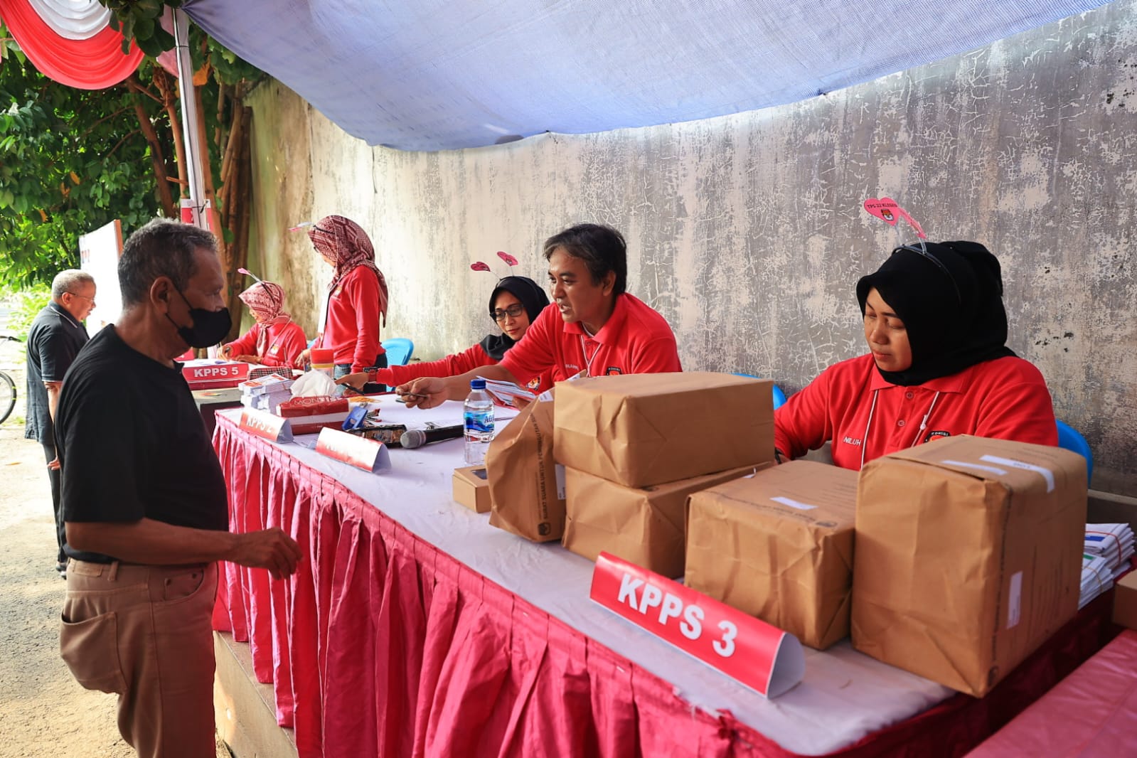 Foto 6 dari 9: Hadirkan Nuansa Merah Muda, Tingkatkan Partisipasi Pemilik Suara