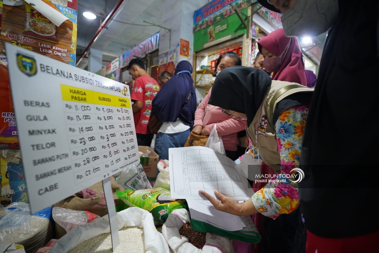 Foto 3 dari 11: Dapat Subsidi Dari Wali Kota, Pedagang Akui Lapaknya Makin Ramai