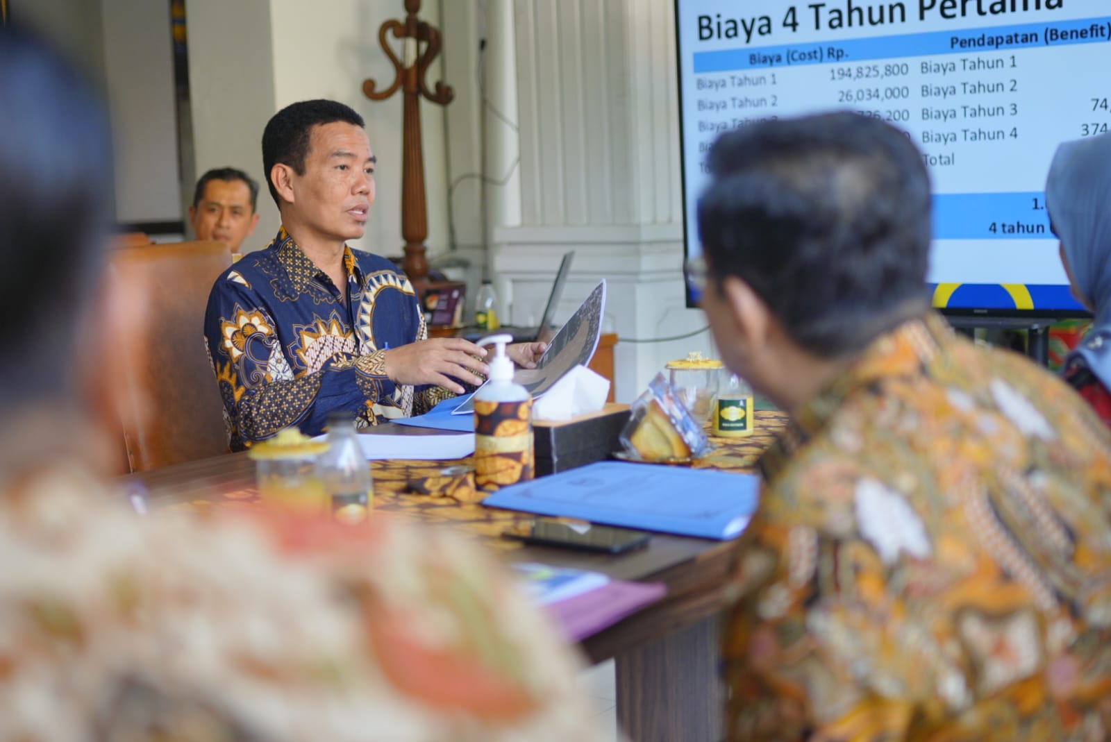 Foto 6 dari 7: Audiensi Dengan Prof. Didiek Dari Bogor, Wali Kota Coba Kembangkan Kelapa Kopyor Di Kota Madiun