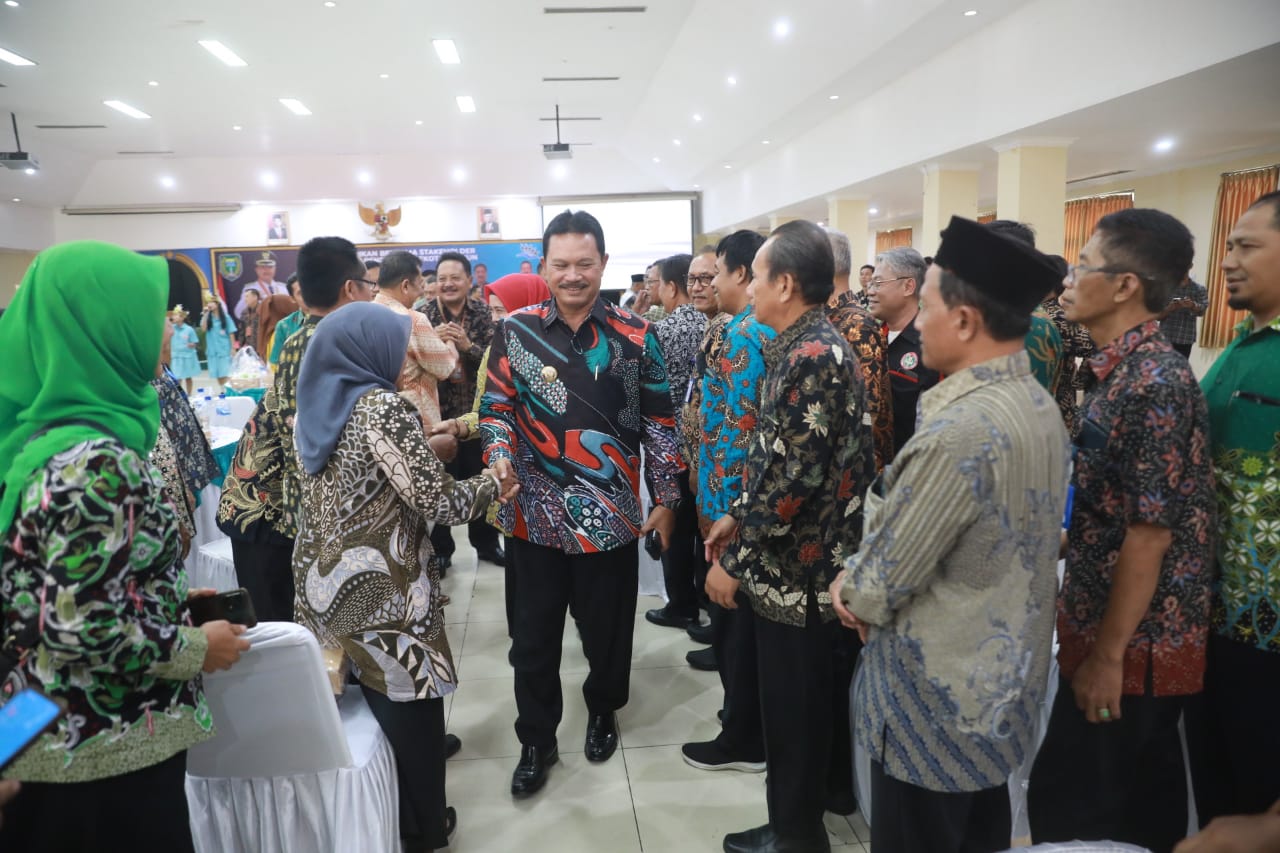 Foto 10 dari 12: Gelar Dialog Kebijakan Pendidikan, Wali Kota Dr.Maidi Harap Seluruh Stakeholder Saling Berkolaborasi