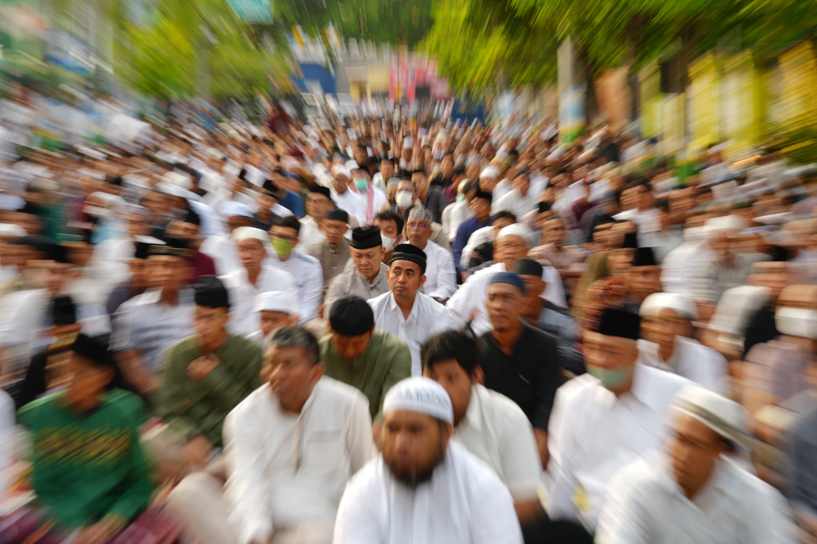 Foto 2 dari 10: Potret Khusyuk Salat Idul Fitri Jamaah Muhammadiyah di Berbagai Sudut Kota