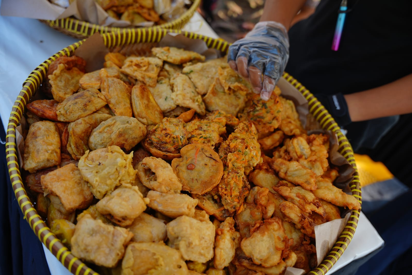 Foto 10 dari 10: Antusias Tinggi, 30 Ribu Lebih Makanan dan Jajanan Habis Tak Ada Satu Jam