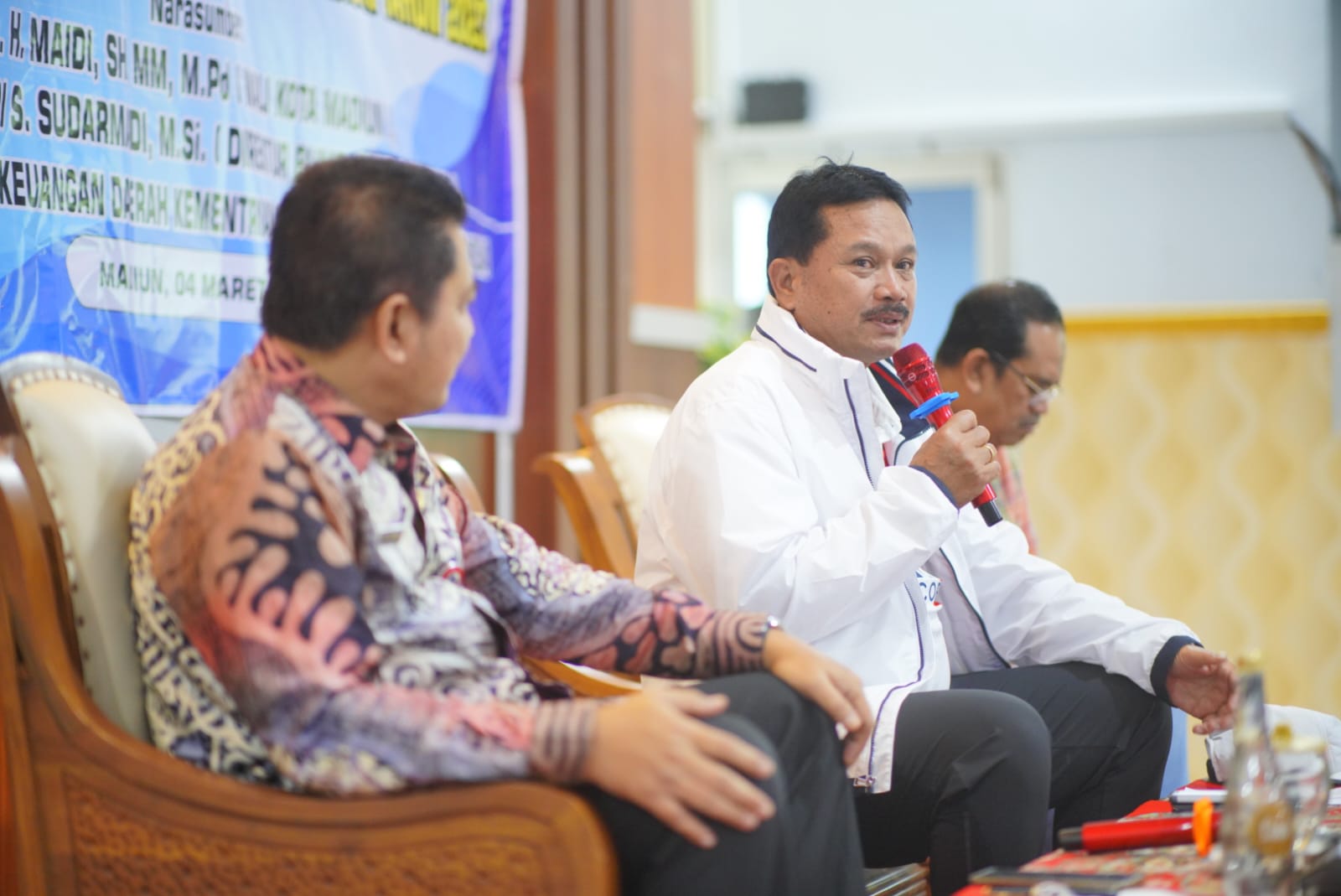 Foto 6 dari 8: Pembinaan BUMD, Wali Kota Ingatkan Nahkoda Perusahaan Adalah Aturan
