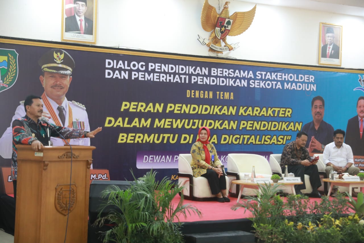 Foto 4 dari 12: Gelar Dialog Kebijakan Pendidikan, Wali Kota Dr.Maidi Harap Seluruh Stakeholder Saling Berkolaborasi
