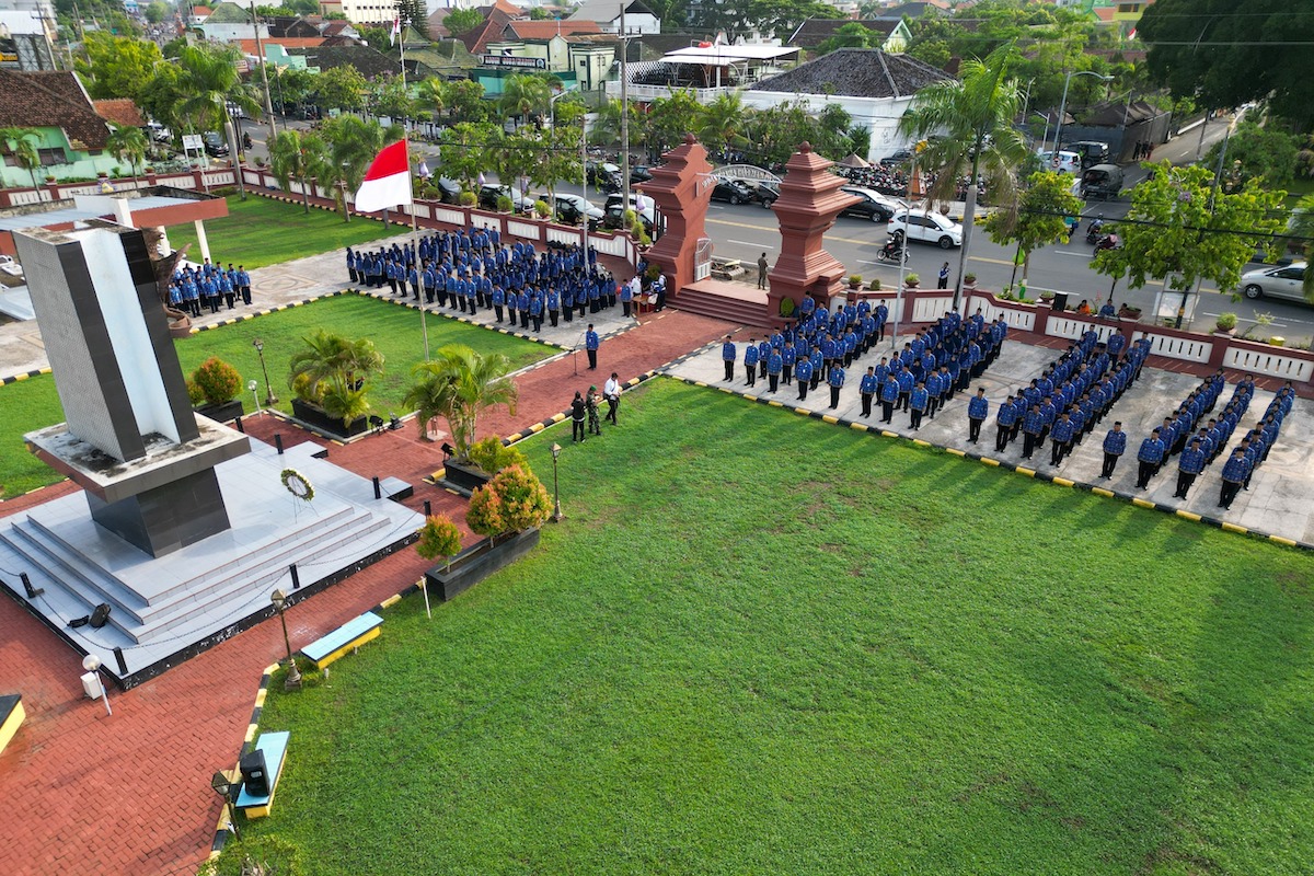 Foto 3 dari 7: Peringati Hari Korpri ke 52, Pemkot Madiun Gelar Apel di TMP