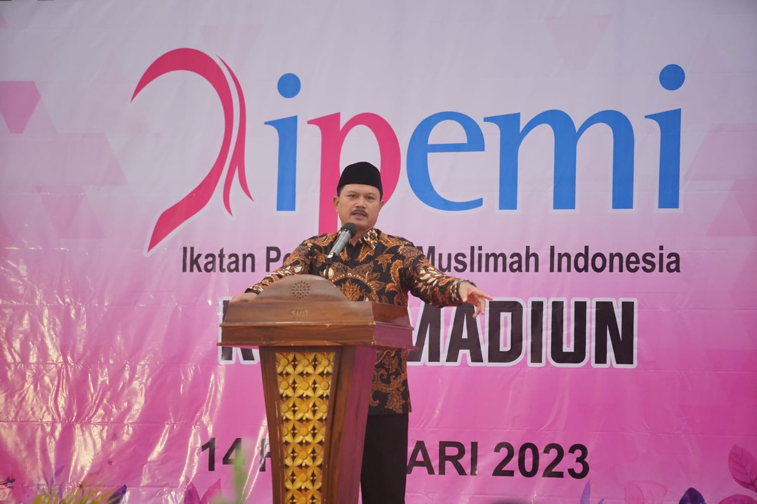 Foto 2 dari 10: Hadiri Pelantikan IPEMI, Wali Kota Pesan Tingkatkan Solidaritas Organisasi