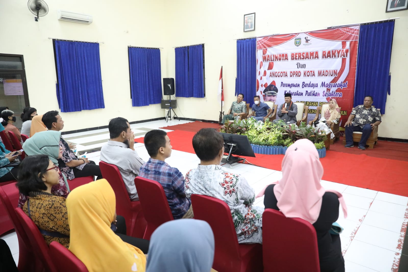Foto 4 dari 10: Hadiri Pertemuan Kota Kita, Wali Kota Ingatkan Peran Perempuan Dalam Pembangunan