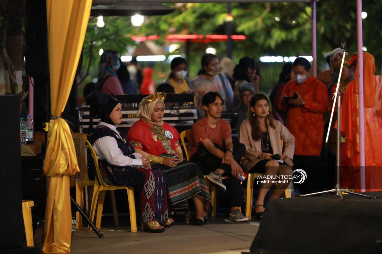 Foto 10 dari 10: Semarak Lomba Vokal Tunggal Ramaikan Sumber Wangi Sekaligus Gali Potensi